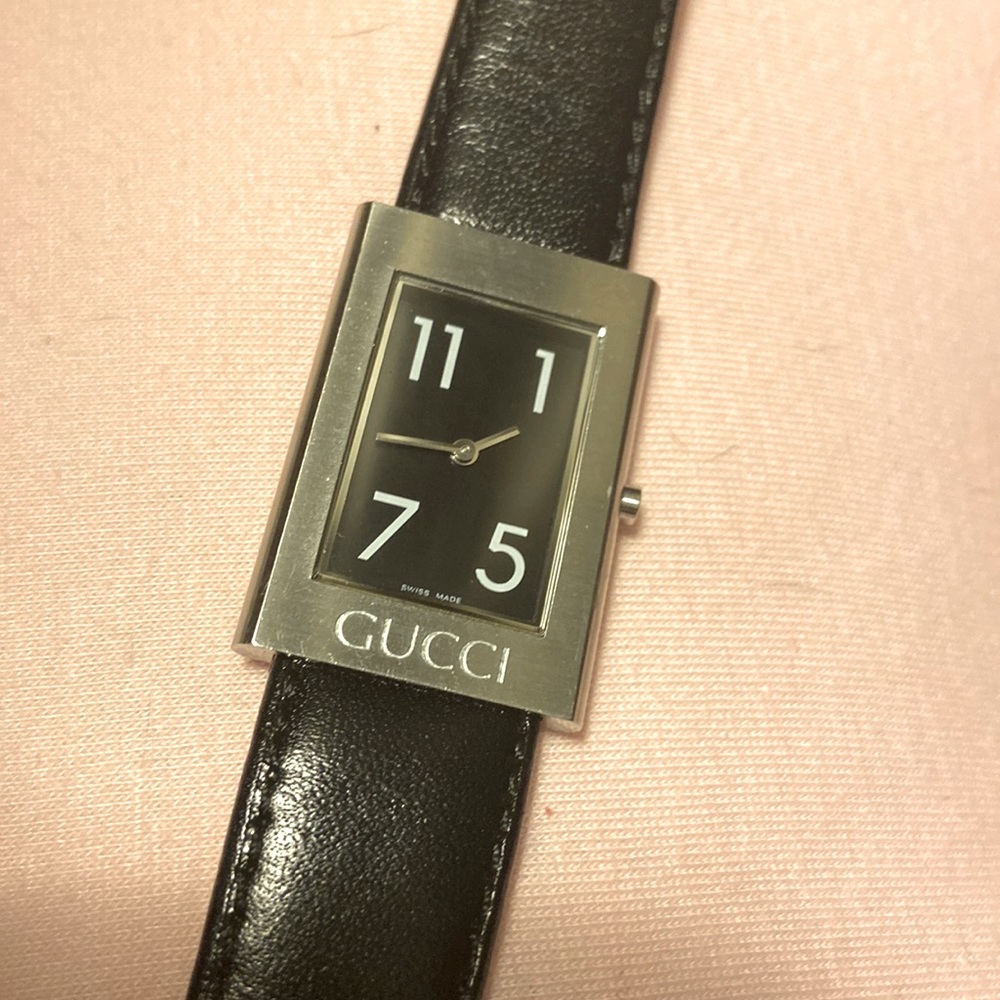 Gucci Leather Watch - Picture 3 of 7